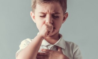 Ministerul Sănătății le recomandă părinților să nu-și trimită copiii la școală dacă au simptome respiratorii