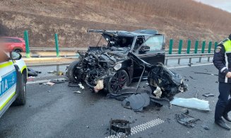 ACCIDENT pe Autostradă: 3 victime au nevoie de îngrijiri medicale / Un bărbat, încarcerat, inconştient