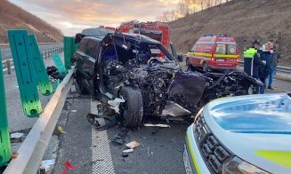 ACCIDENT pe Autostradă: 3 victime au nevoie de îngrijiri medicale / Un bărbat, încarcerat, inconştient