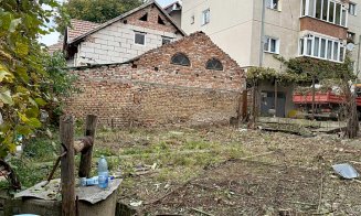 Farsă sau ofertă imobiliară? O dărăpănătură dintr-un oraş din Ardeal, la vânzare cu preț astronomic: "Nici șobolanii nu stau acolo"