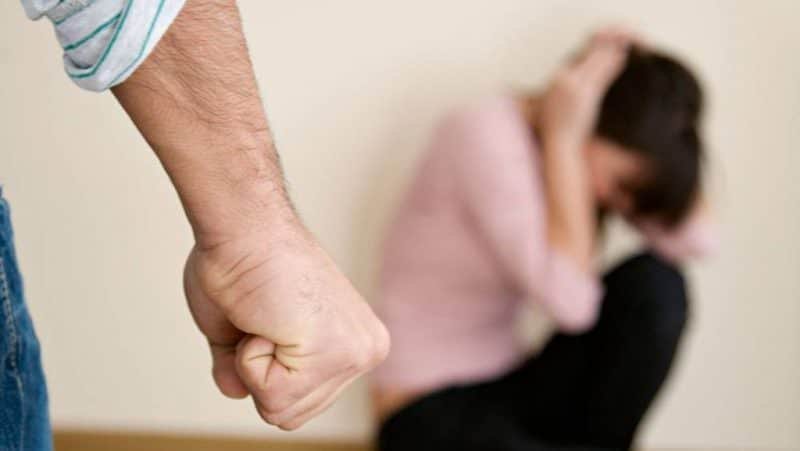 Femeie din Cluj, bătută fără milă de fostul ei soț. Bărbatul s-a ales cu dosar penal