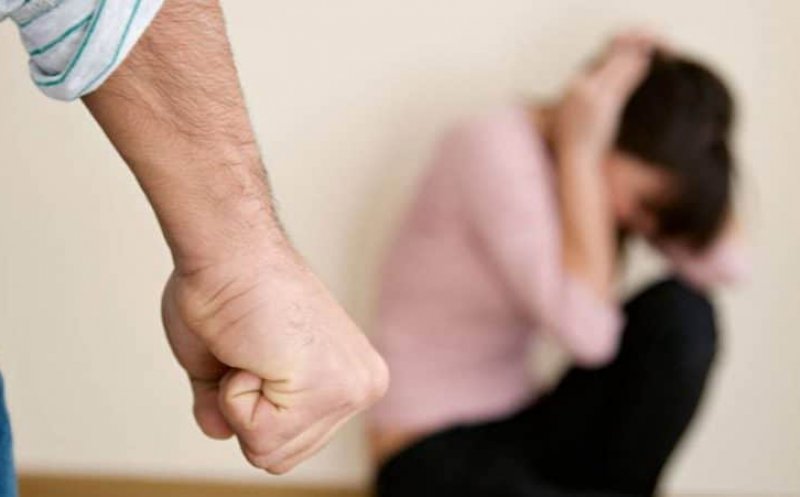 Femeie din Cluj, bătută fără milă de fostul ei soț. Bărbatul s-a ales cu dosar penal