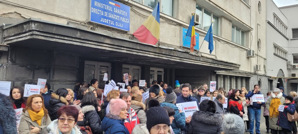 Medicii de familie din Cluj, protest în fața Casei de Asigurări de Sănătate. De la 1 februarie nu se mai acordă consultații