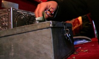 O femeie a furat cutia milei dintr-o mănăstire din Cluj. Cu cine a împărțit banii