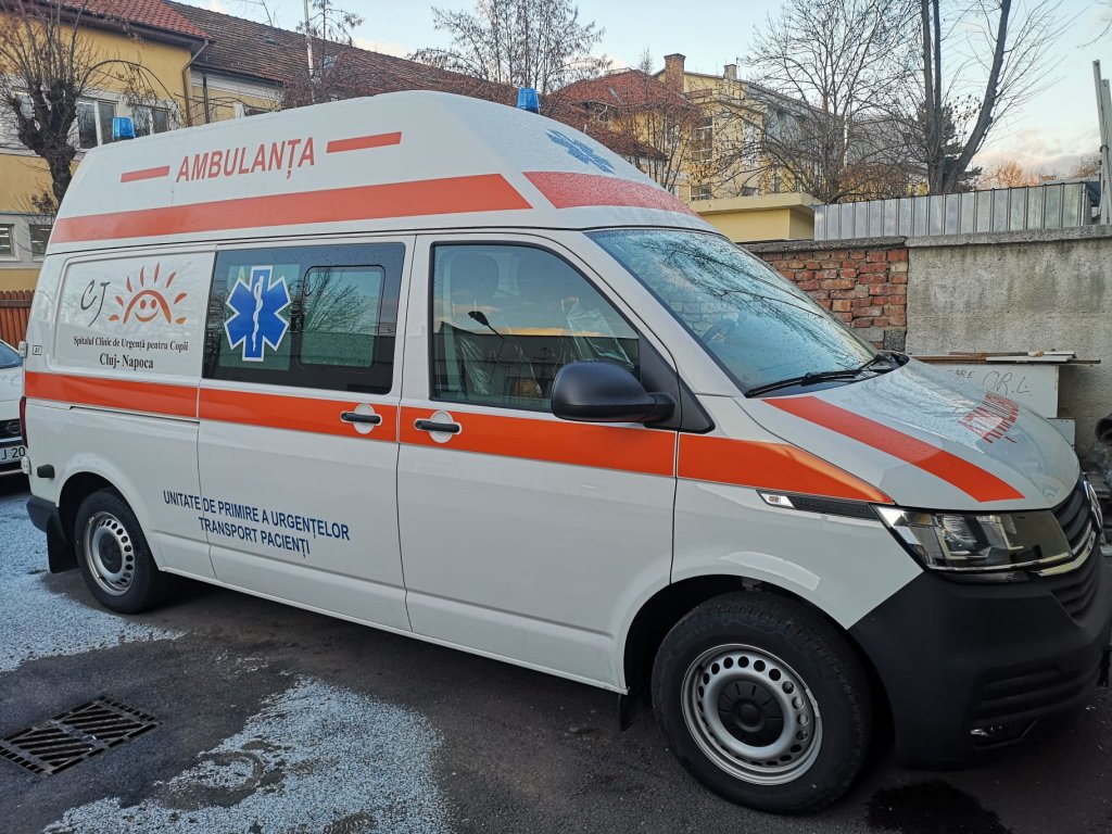 Spitalul de Copii din Cluj a fost dotat cu o nouă ambulanță pentru transportul pacienților