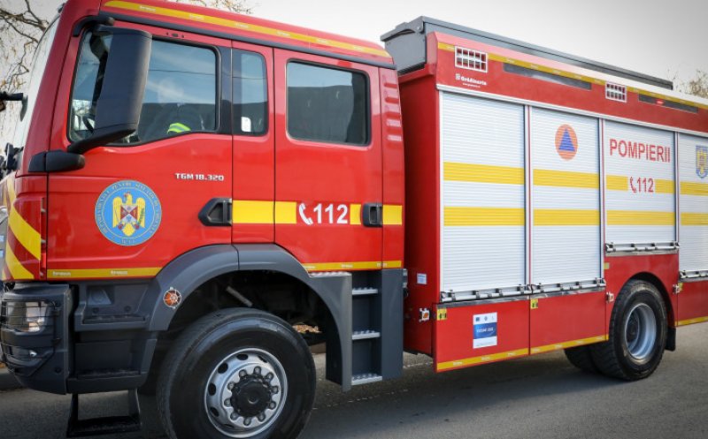 Intervenție promptă a pompierilor clujeni la un incendiu provocat de un coș de fum izolat necorespunzător