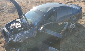 ACCIDENT între Tureni și Vâlcele! O mașină a intrat într-un cap de pod