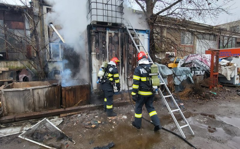 INCENDIU în Cluj-Napoca! Container plin cu cauciucuri, cuprins de flăcări / ISU intervine cu două autospeciale