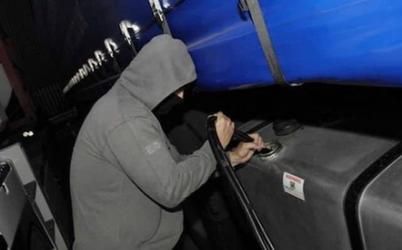 Trei tineri reținuți după ce au furat motorină dintr-un camion, în Cluj