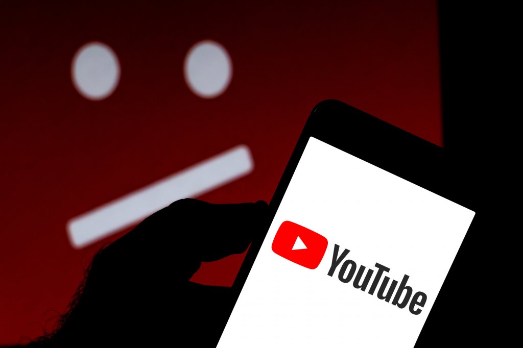 Atenție la fraudele online! Cum acționează hoții cibernetici pe YouTube și câți bani câștigă din înșelătorii