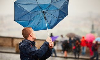 Cod galben de vânt în Cluj. Rafale de până la 60 km/h