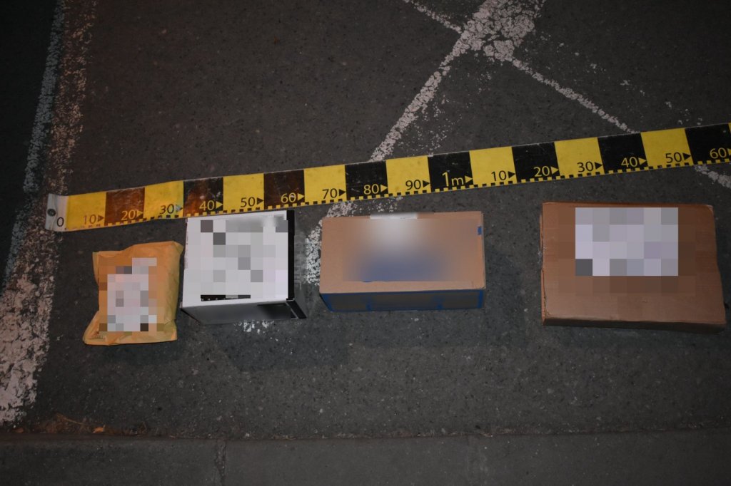 Trei bărbați, prinși în flagrant în Cluj-Napoca. Au furat colete dintr-un easybox