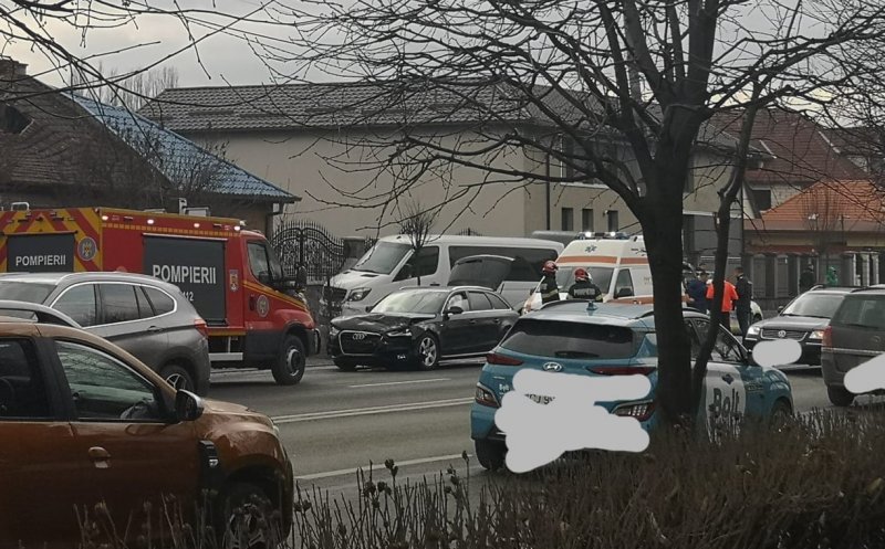 ACCIDENT rutier în zona gării din Cluj-Napoca! Descarcerarea și un echipaj SAJ, la fața locului