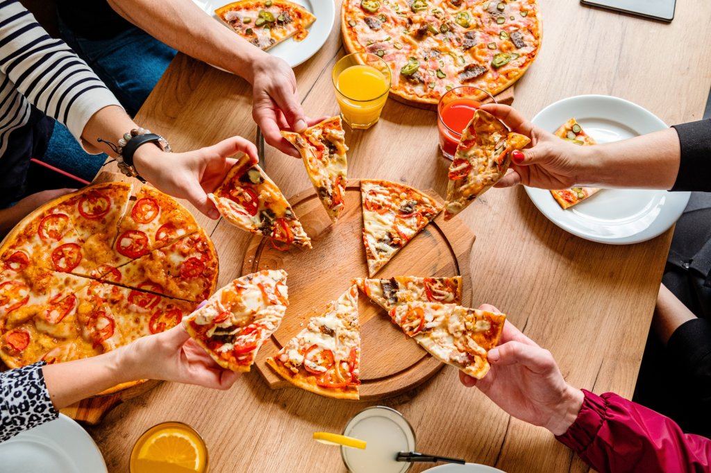 Cât s-a scumpit pizza anul trecut în România. O țară vecină a înregistrat cele mai mare creşteri de preț din UE