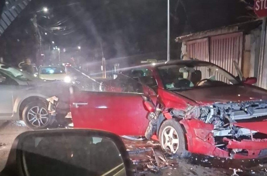 Accident între două mașini, în Florești! O tânără a fost transportată la spital