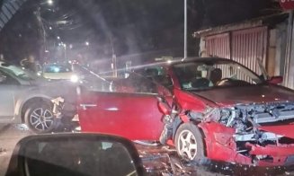 Accident între două mașini, în Florești! O tânără a fost transportată la spital