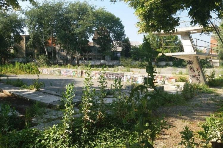 Se poate construi pe terenul fostului ștrand din parc? Primăria Cluj-Napoca: ''nou PUZ, corelat cu vecinătatea - zonă cu caracter economic''