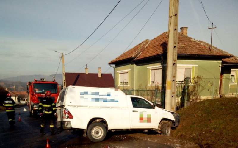 Accident rutier într-o localitate din Cluj. Bărbat rănit, transportat la spital