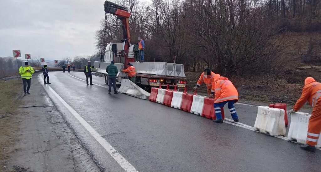 Se montează parapeți de protecție pe DN 1 Oradea – Cluj-Napoca