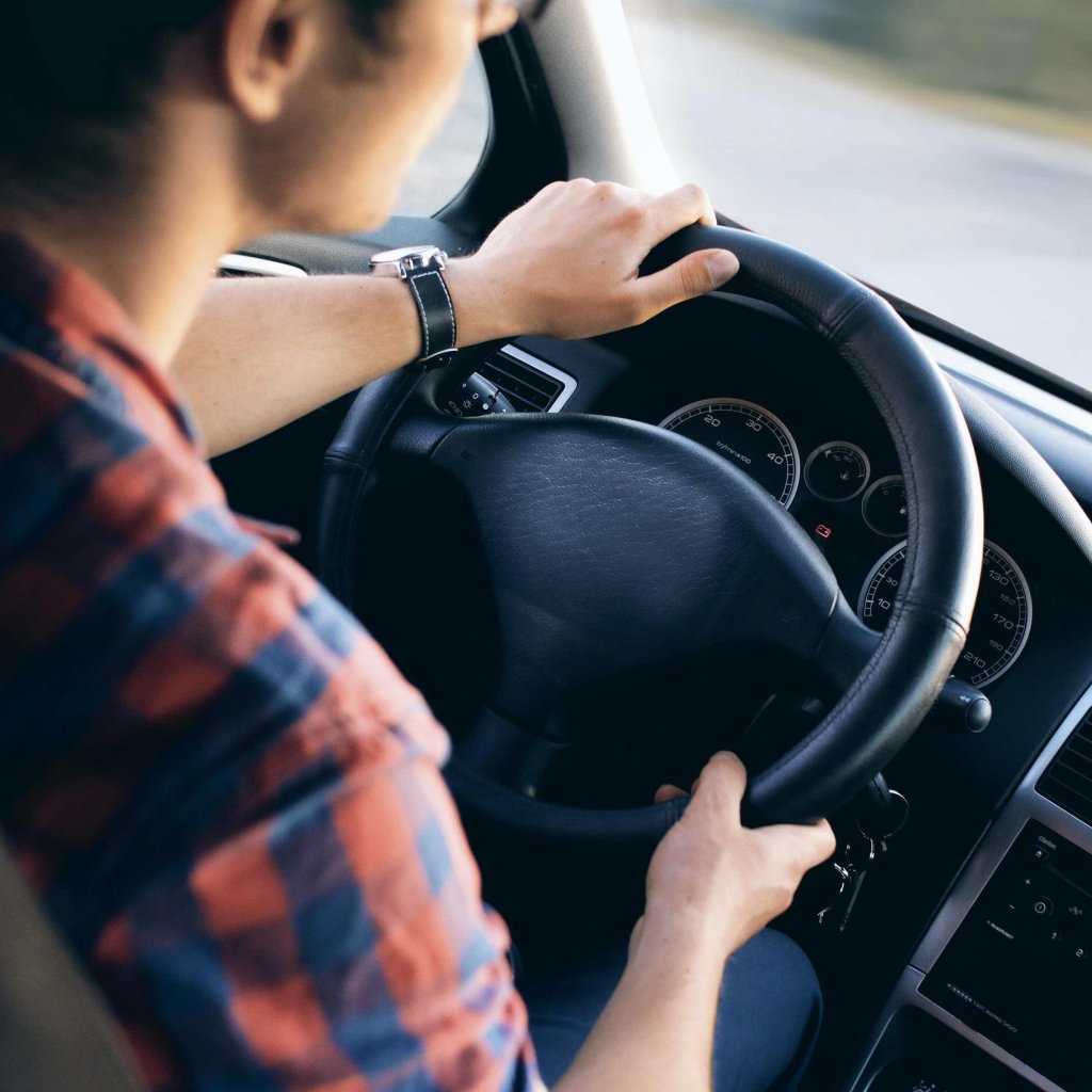 Permisul auto va fi valabil mai mulți ani pentru unii șoferi/ Vârsta de la care se taie din valabilitate