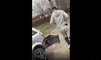 ACCIDENT MORTAL / Șoferul își verifică mașina în timp ce victima, o adolescentă de 16 ani, zace întinsă pe jos