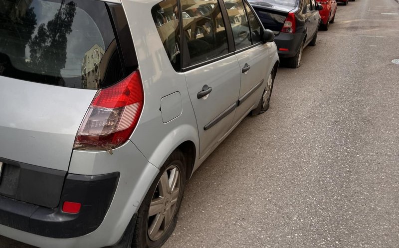 Mașini vandalizate pe o stradă din Cluj-Napoca. Bărbatul bănuit de distrugere, internat la Psihiatrie