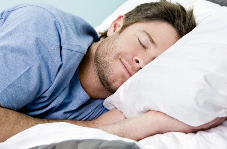 Alimentele care favorizează somnul. Ce să alegeţi şi ce să evitaţi pentru a dormi bine