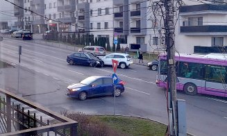 ACCIDENT pe strada Corneliu Coposu din Cluj-Napoca. Două persoane transportate la spital