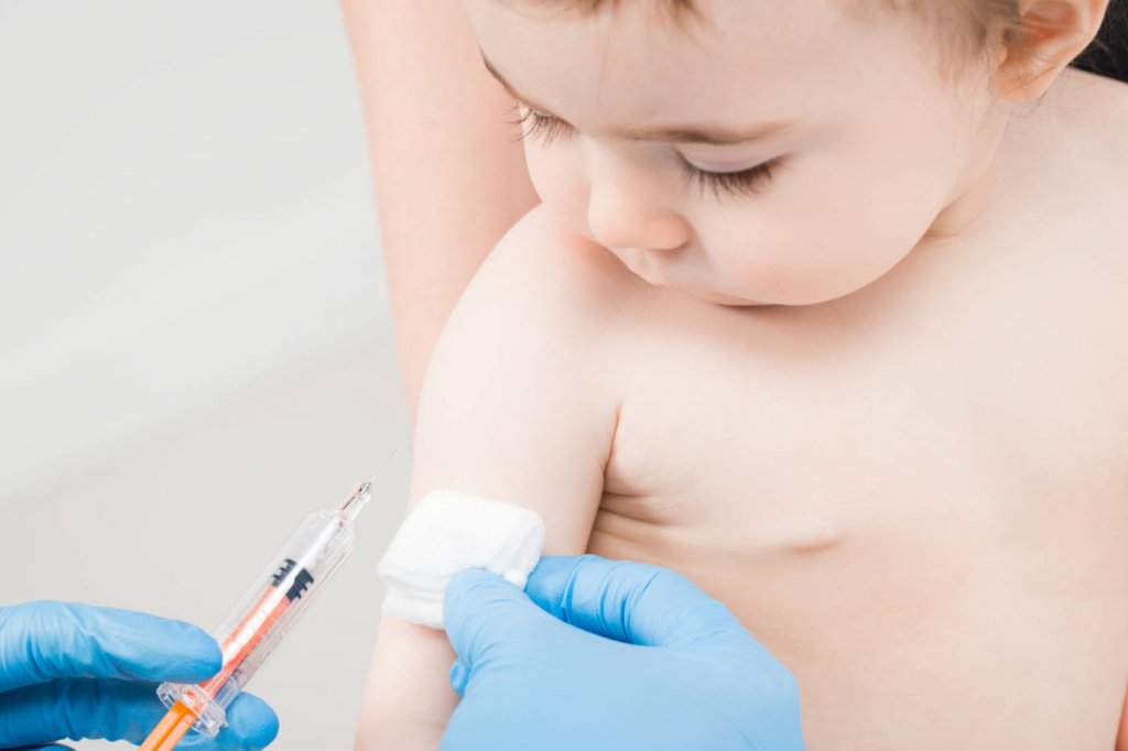 "Este cea mai sigură metodă prin care vă puteţi proteja copiii"-  INSP, apel la vaccinarea celor mici împotriva celor 11 boli cuprinse în CNV
