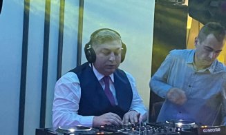 DJ Tișe a revenit la „butoane”. Șeful CJ Cluj a dat tonul distracției la petrecerea de 8 martie