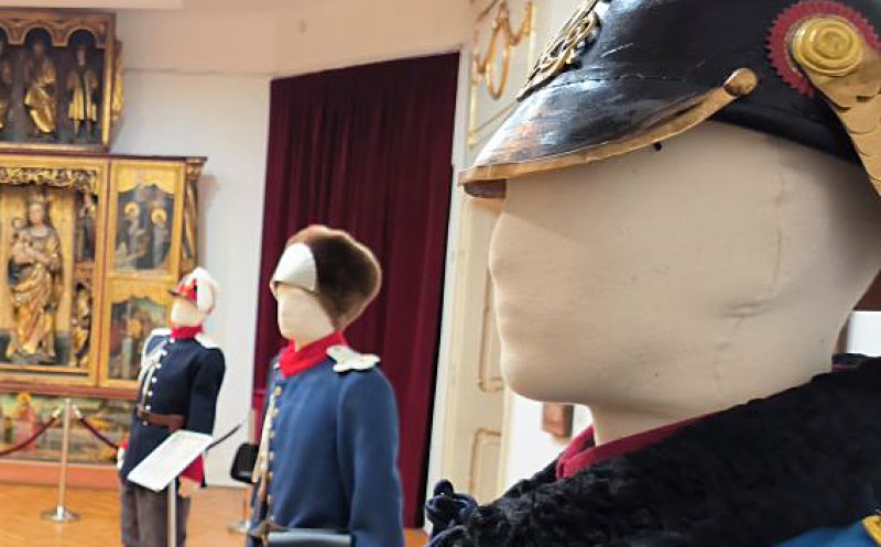 RECORD de vizitatori la Muzeul de Artă din Cluj-Napoca: Uniforme de onoare din anul 1850