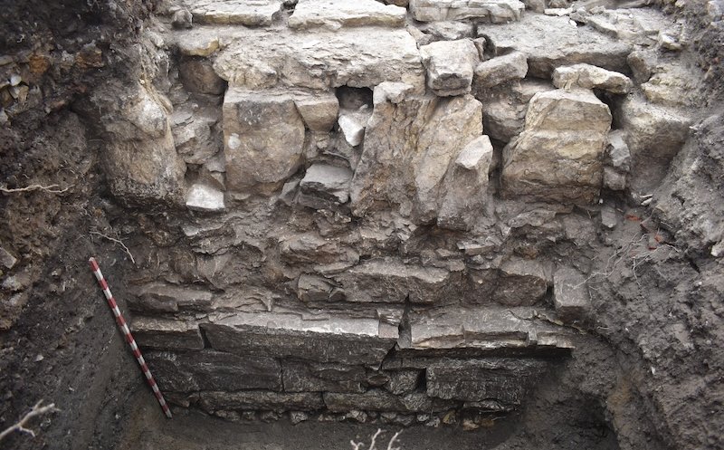 Descoperiri arheologice în centrul Clujului:  incinta romană de nord a orașului Napoca / Poarta medievală a Apei