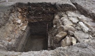 Descoperiri arheologice în centrul Clujului:  incinta romană de nord a orașului Napoca / Poarta medievală a Apei