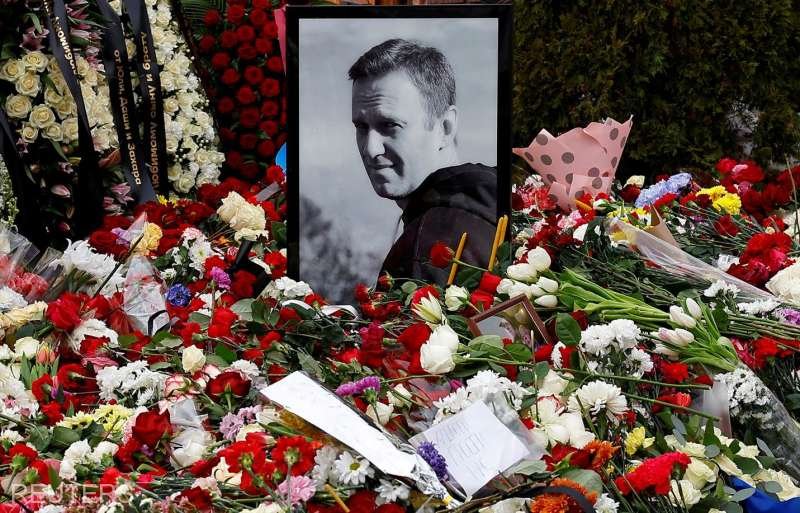 „Alegeri” Rusia 2024. Unii oameni au mers la mormântul lui Navalnîi pentr a-l „vota” simbolic