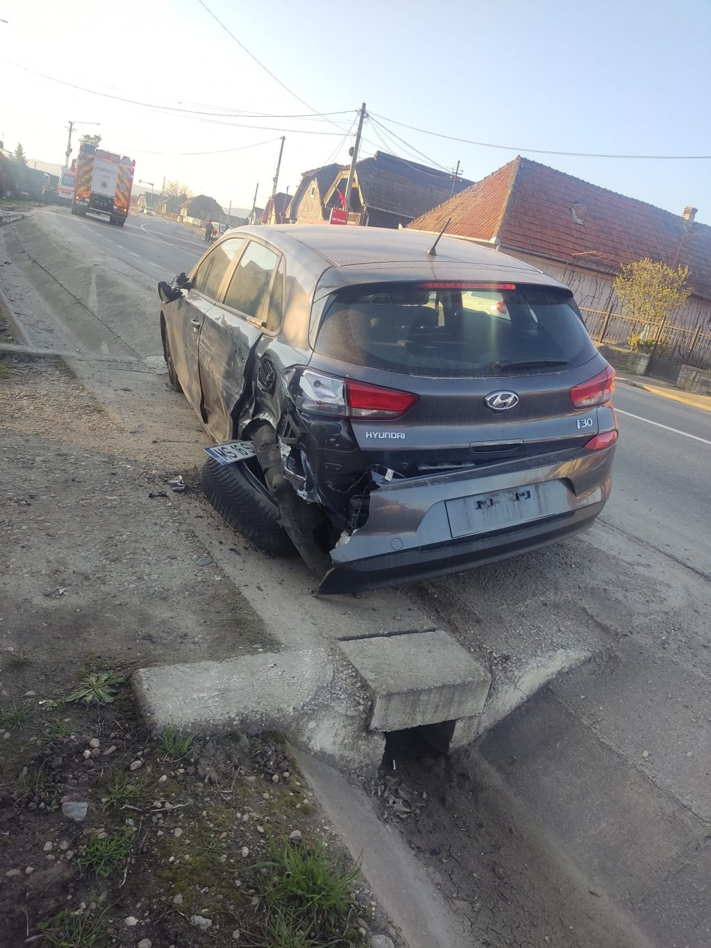 ACCIDENT în județul Cluj. Impact între o autoutilitară și un autoturism