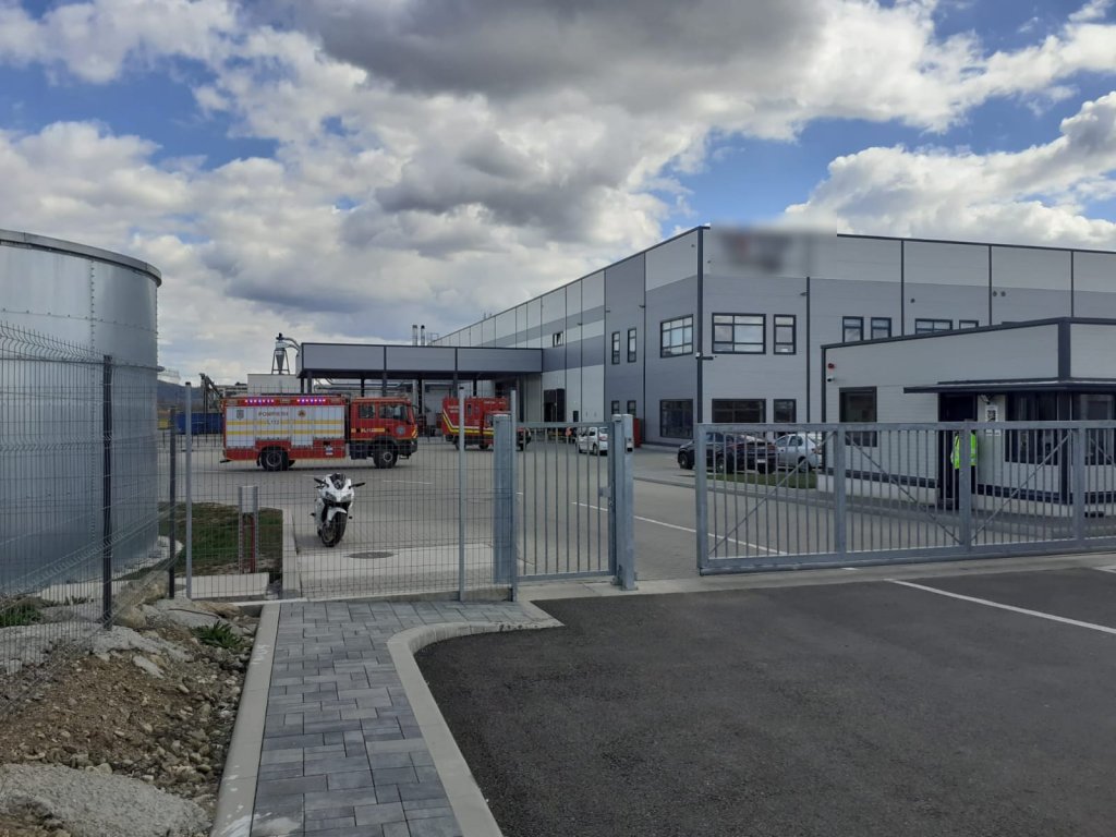 PLAN ROȘU de intervenție la o firmă din Cluj! 13 persoane s-ar fi intoxicat cu o substanță