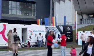 Cum a fost la evenimentul derulat de UMF Cluj cu Smilemobilul lângă stadion. "Intenționăm să îl ducem și în cartiere"