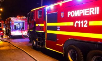 Alertă în Cluj-Napoca! Casa unei familii, cuprinsă de flăcări / Pompierii intervin cu două autospeciale