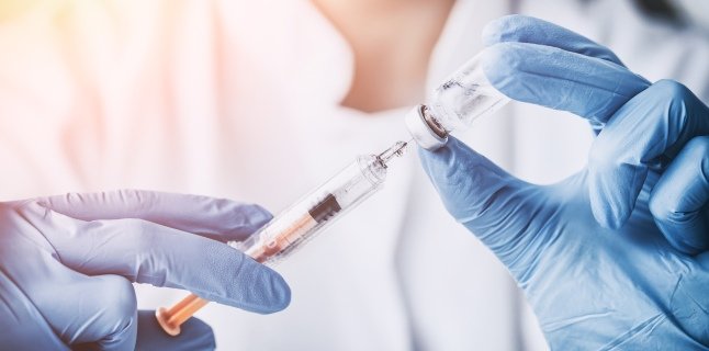 Succes în medicină: Un vaccin s-a dovedit a fi foarte eficient împotriva unei boli letale