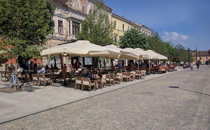 Salariile din HoReCa și turism, mici și la Cluj. Sunt sub media pe economie. Cât e leafa în județ și în străinătate