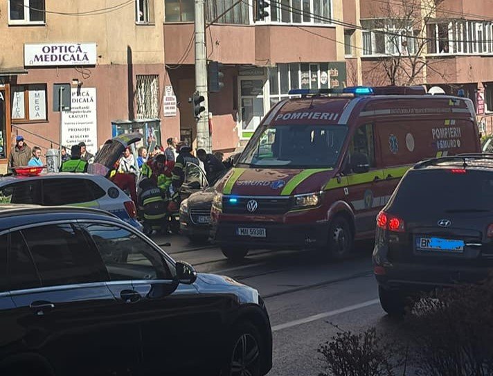 Graba strică treaba. Cum s-a produs accidentul din Mănăștur / Bărbat, transportat la spital