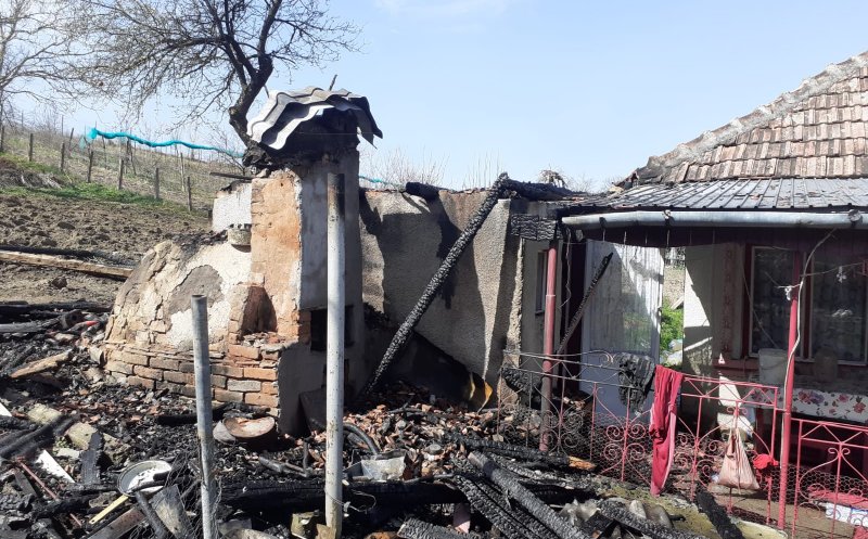 Incendiu într-o comună din Cluj! ARDE o bucătărie de vară / Femeie, evaluată de către paramedicii SMURD