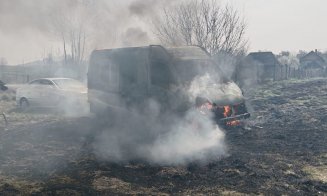 Cluj: Au ars 50 de baloți de fân! Flăcările au făcut SCRUM și o autoutilitară