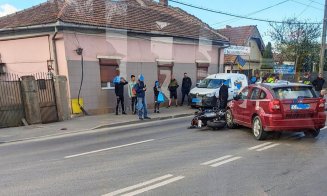 Accident cu o victimă în Cluj-Napoca! Un autoturism și o motocicletă s-au ciocnit puternic