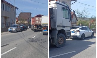 Accident pe o stradă din Cluj-Napoca: Camion vs Tesla