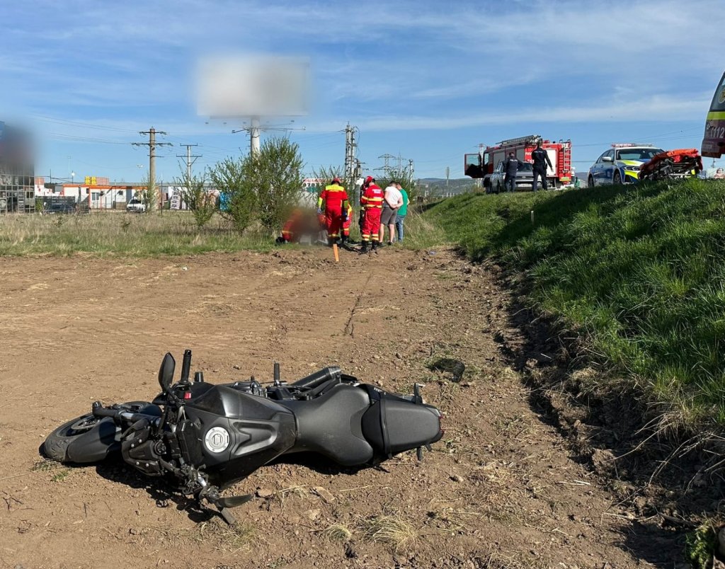 ACCIDENT de motocicletă într-o localitate din Cluj! Doi tineri de 20 de ani, transportați la spital