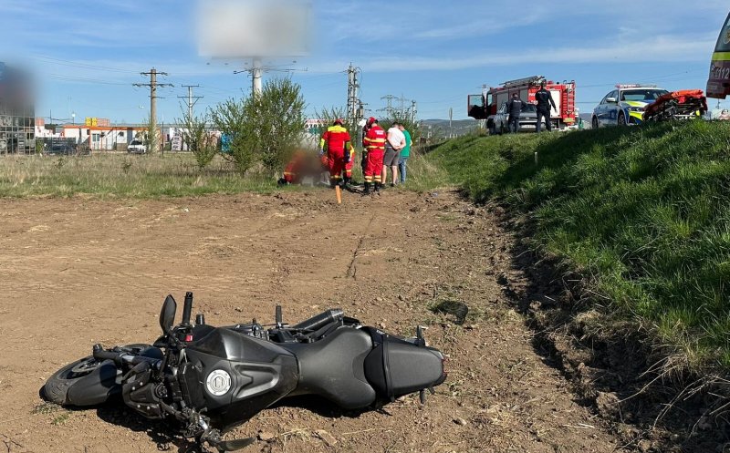 ACCIDENT de motocicletă într-o localitate din Cluj! Doi tineri de 20 de ani, transportați la spital