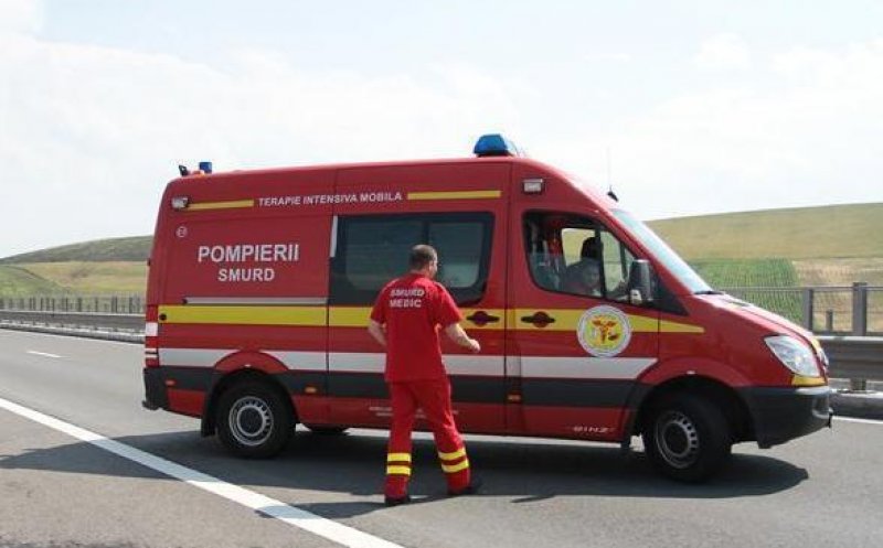 Accident în Cluj: pasageră rănită într-o coliziune cu trei mașini. Victima a fost transportată la spital