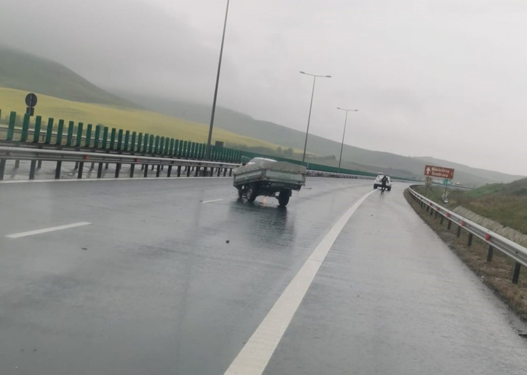 Accident pe A10 Sebeș-Turda. O remorcă s-a desprins în mijlocul drumului / "Atenție sporită"