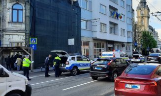 Minoră de 11 ani, lovită de o mașină de poliție în centrul Clujului